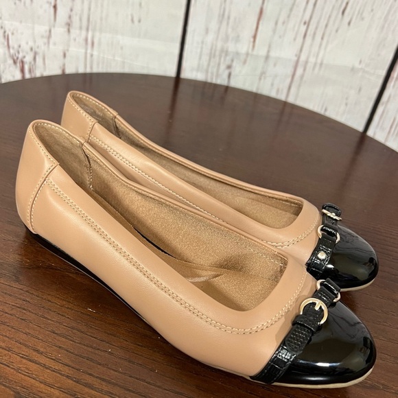 Anne Klein Iflex Women's Black and Tan Flats round toe size 6 GUc - Picture 1 of 14